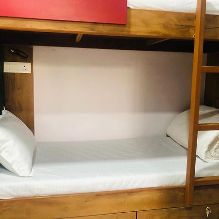 Everest Stays Rooms And Dormitory Bombaj Zewnętrze zdjęcie