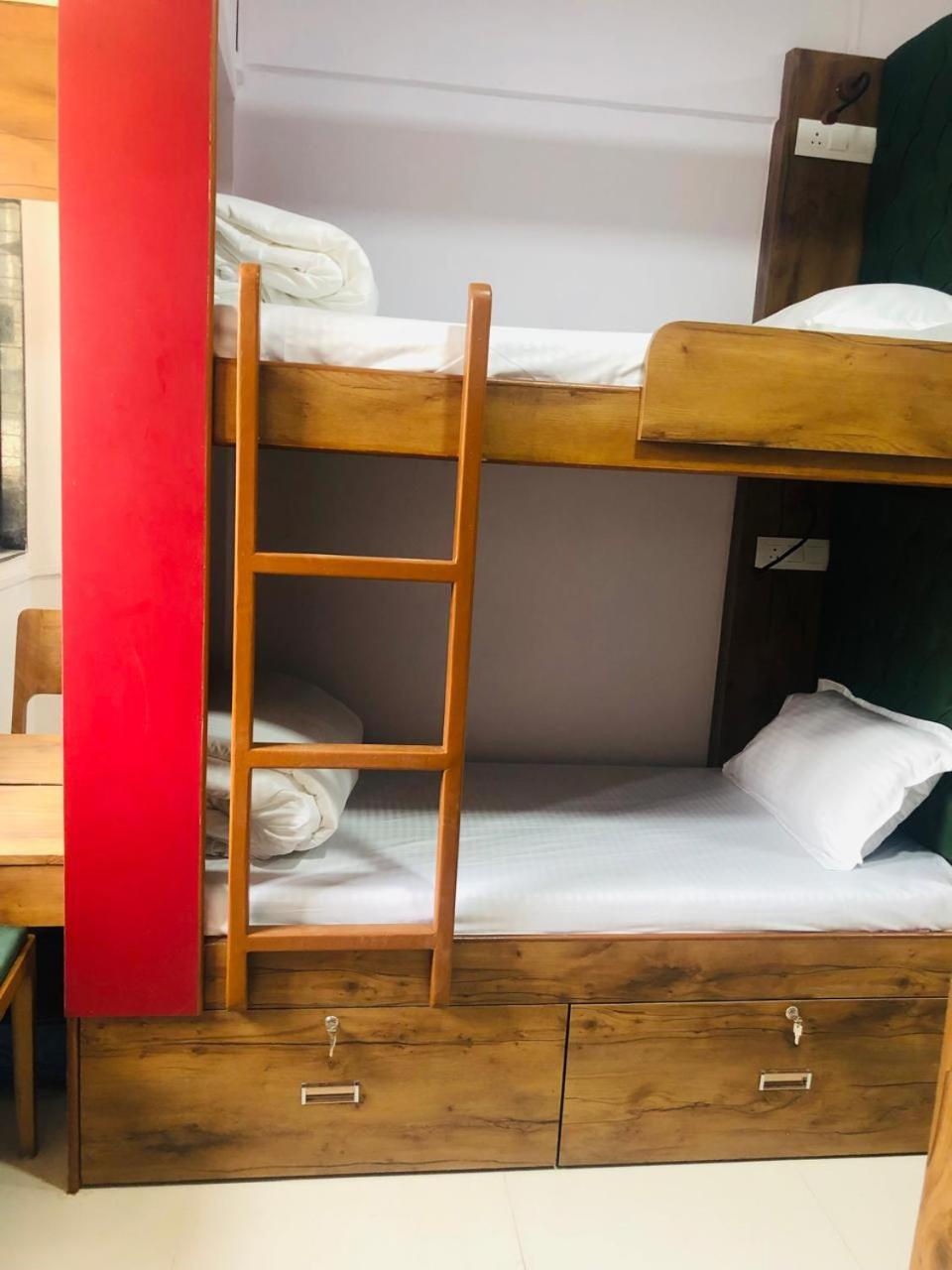 Everest Stays Rooms And Dormitory Bombaj Zewnętrze zdjęcie