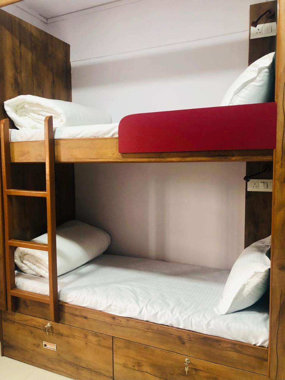 Everest Stays Rooms And Dormitory Bombaj Zewnętrze zdjęcie