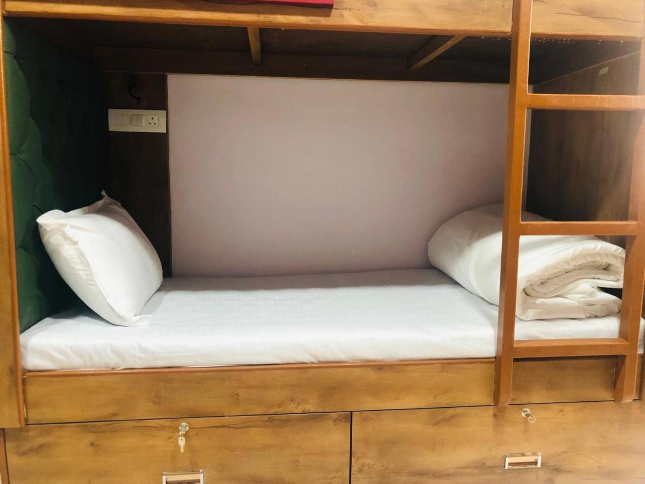 Everest Stays Rooms And Dormitory Bombaj Zewnętrze zdjęcie
