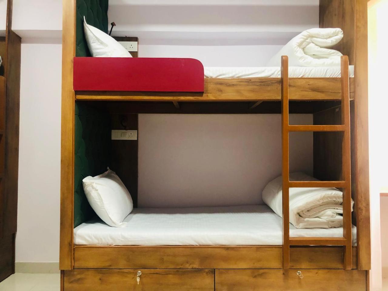 Everest Stays Rooms And Dormitory Bombaj Zewnętrze zdjęcie